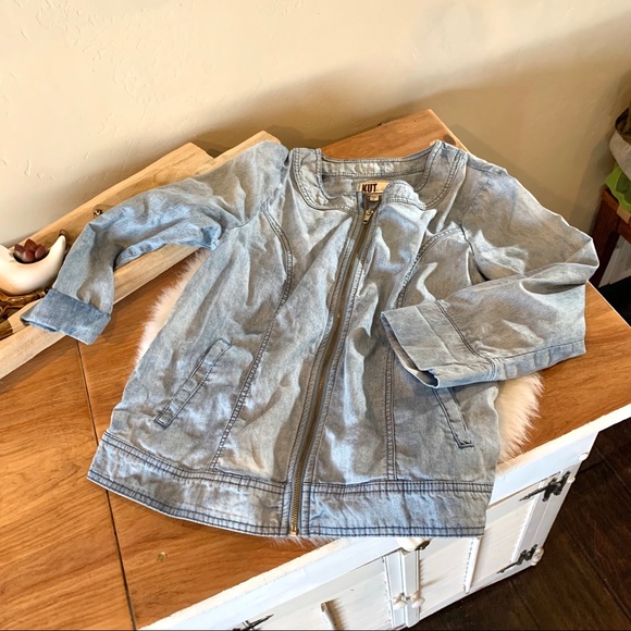 Kut from the Kloth Jackets & Blazers - Kut From The acloth lifht soft jean jacket -#260